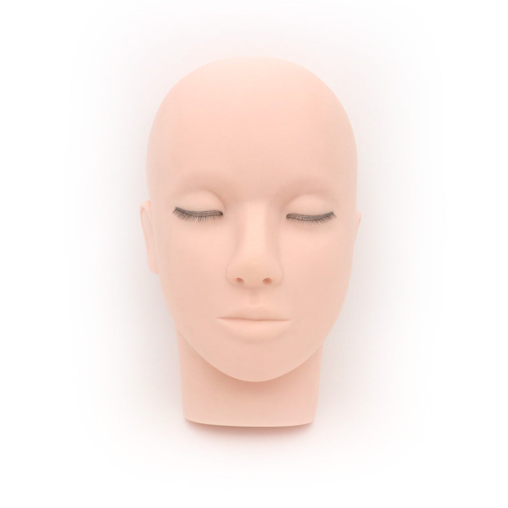 #568 model head with eyelashes 3